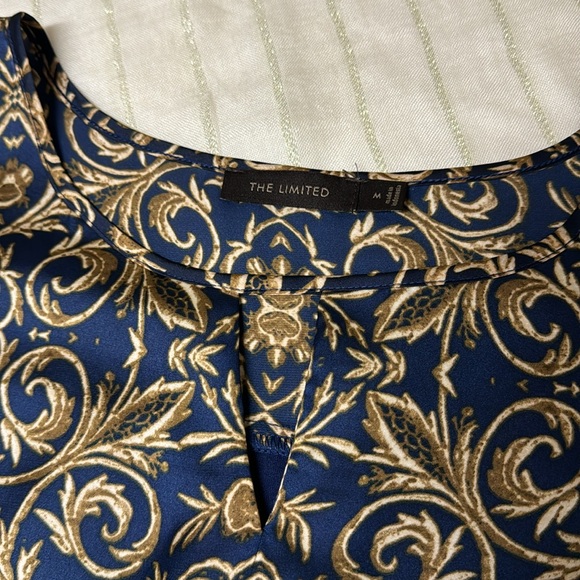 Sleeveless Blouse - Picture 3 of 4